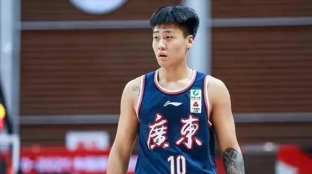 埃尔马斯在社交媒体上发文称：“亲爱的那不勒斯球迷们，你们从一开始就欢迎我的到来，你们喜爱我，你们保护我，你们帮助我成长为一个男子汉。